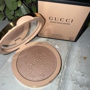 GUCCI GLOW HIGHLIGHTER POWDER (04 Opal Pink) NIB Multi-Use Silky Illuminating